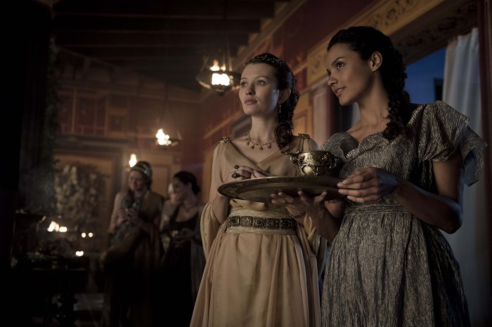 Emily Browning;Jessica Lucas
