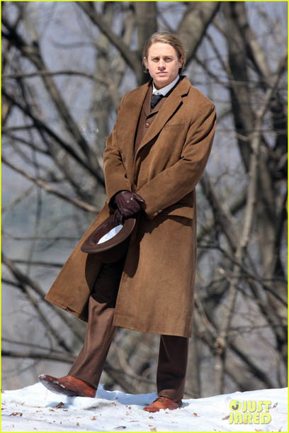 EXCLUSIVE: FIRST ON-SET PHOTOS! Charlie Hunnam films scenes for his new movie 'Crimson Peak' in Ontario